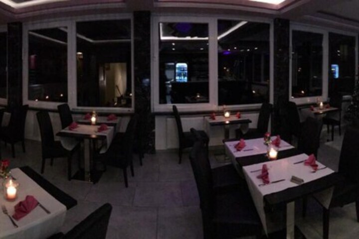 Dining 52 of 63