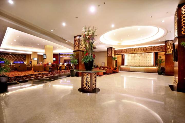 Entrance & Lobby