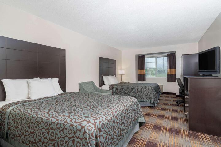 1 Queen Bed Mobility Accessible (17 of 19)