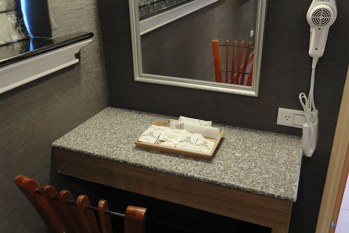 Room 5 of 22