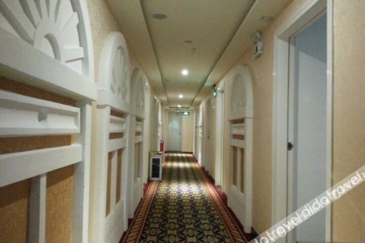 Hotel Interior 10 of 26