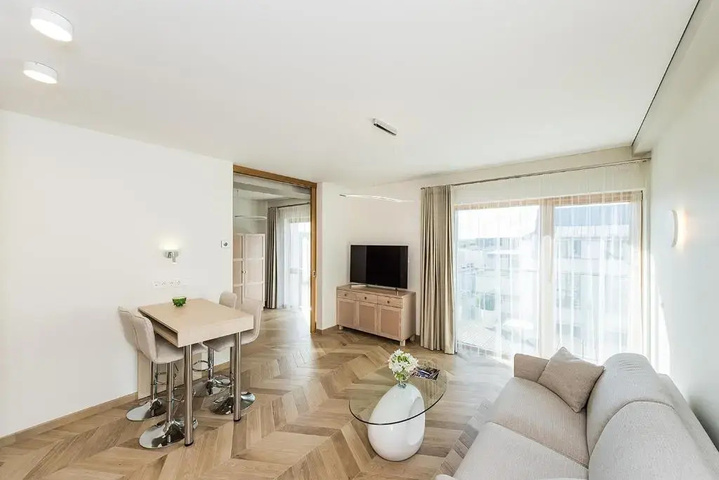 Room 4 of 15
