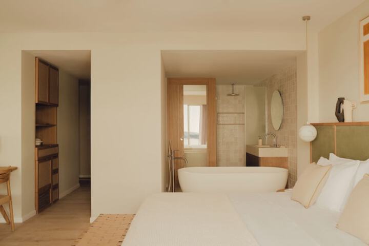 Room 7 of 74