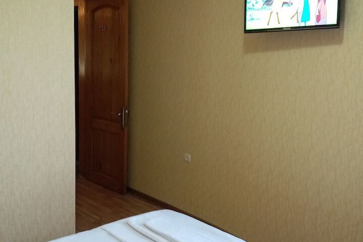 Room 10 of 38