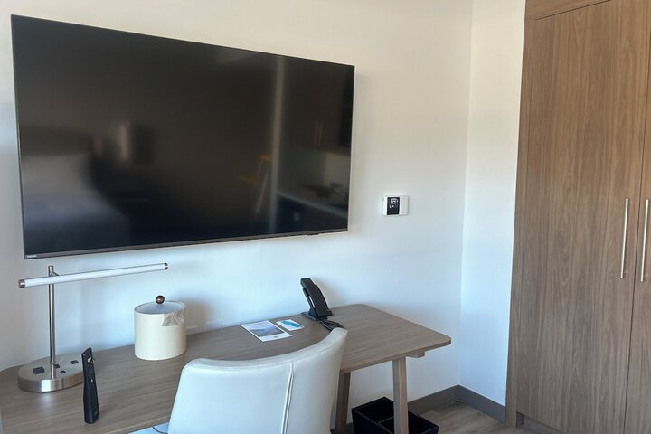 Room 16 of 100