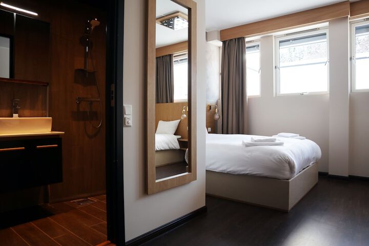 Room 10 of 28