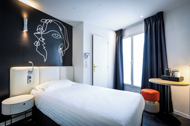 Room 33 of 109