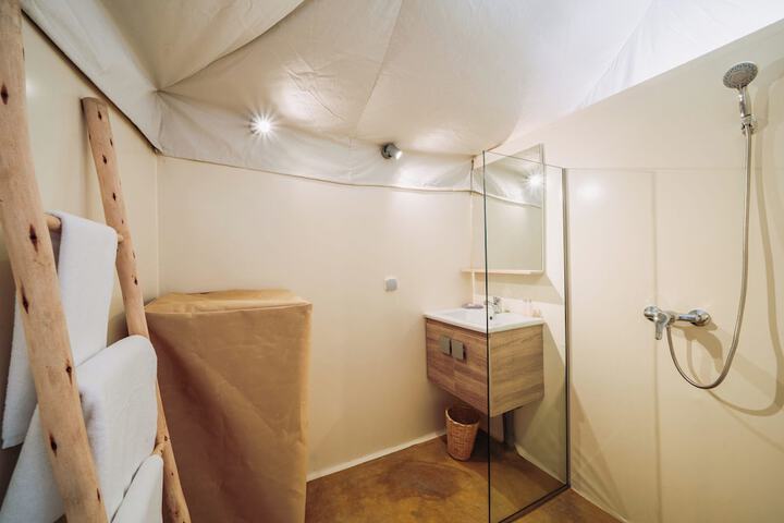 Room 11 of 33