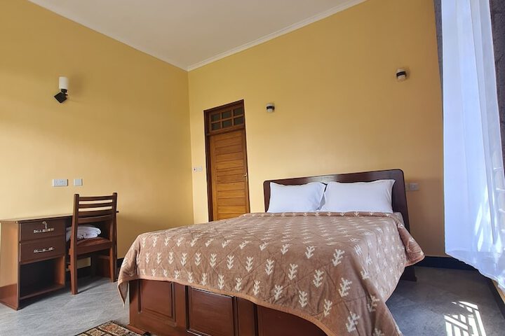 Room 4 of 38