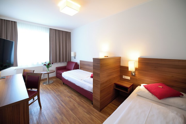 Room 5 of 16