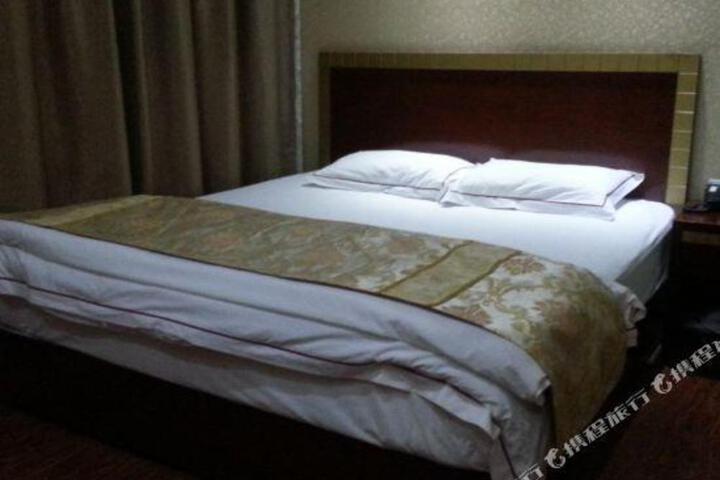 Yatai Business Hotel