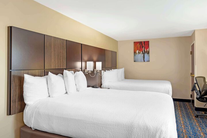 1 Queen Bed High Speed Internet Accessible Refrigerator, Coffee Maker, Hairdryer Full Breakfast (15 of 26)