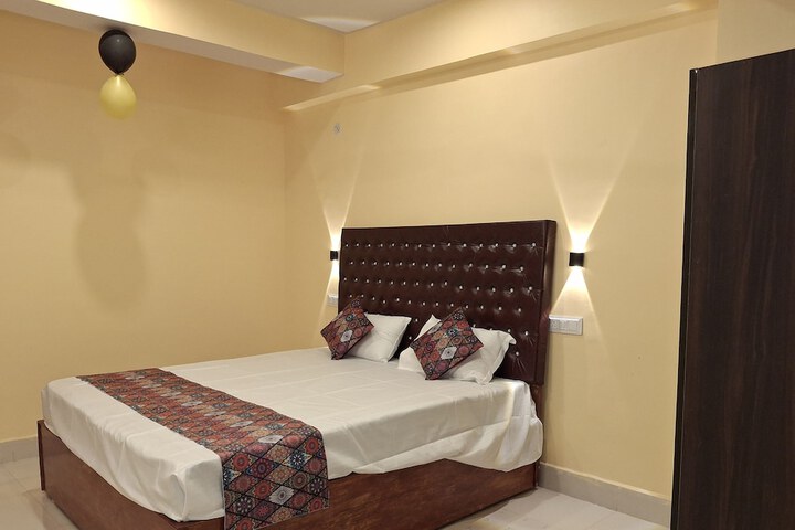 Room 4 of 16