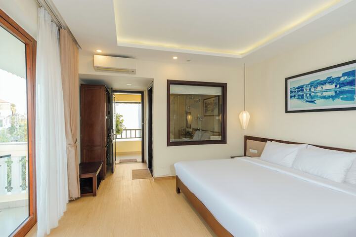 Room 3 of 73