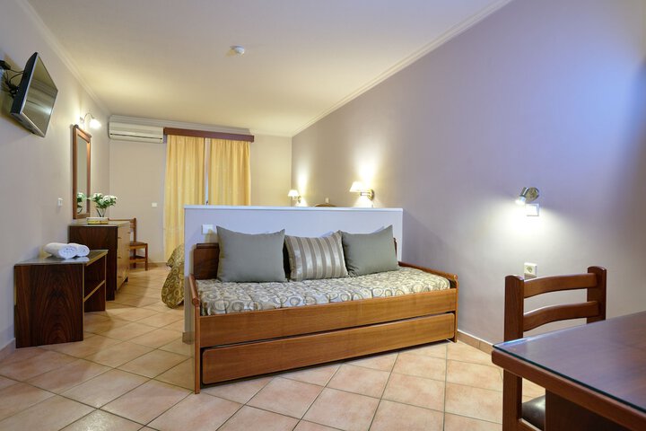Room 8 of 43