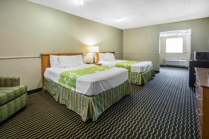 2 Double Beds (3 of 10)