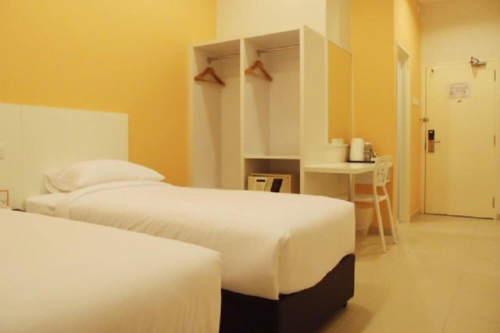 Room 8 of 38