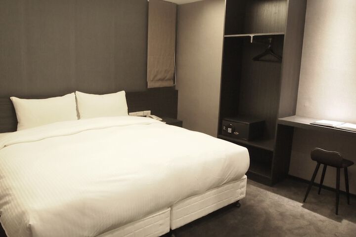 Room 17 of 68