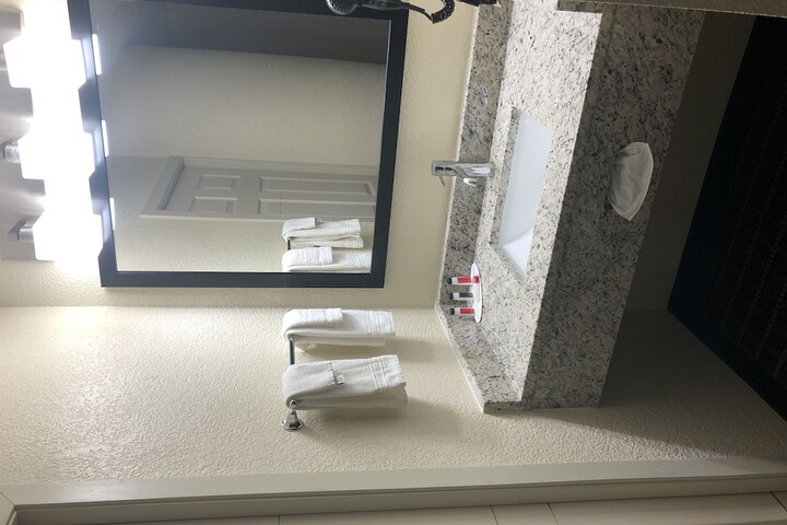Bathroom sink