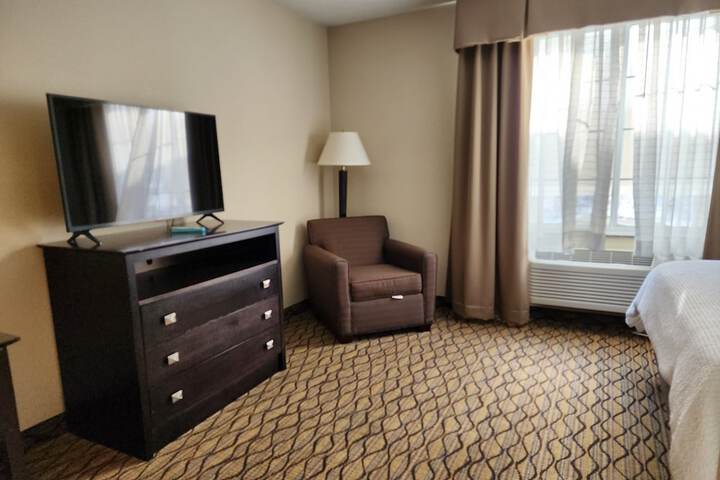 Room 10 of 32