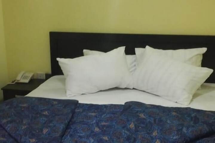 Room 5 of 12
