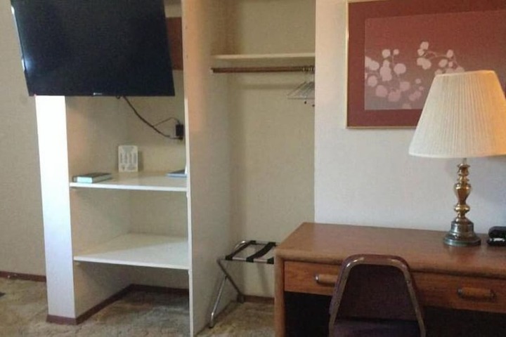 Room 11 of 29