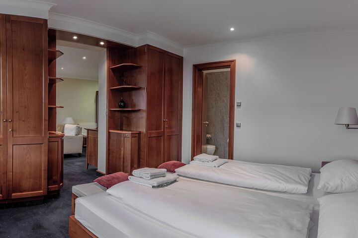 Room 48 of 84