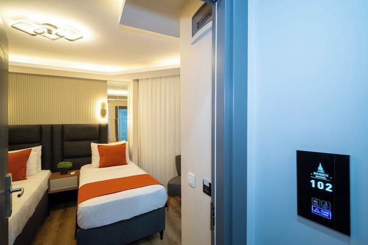 Room 4 of 60