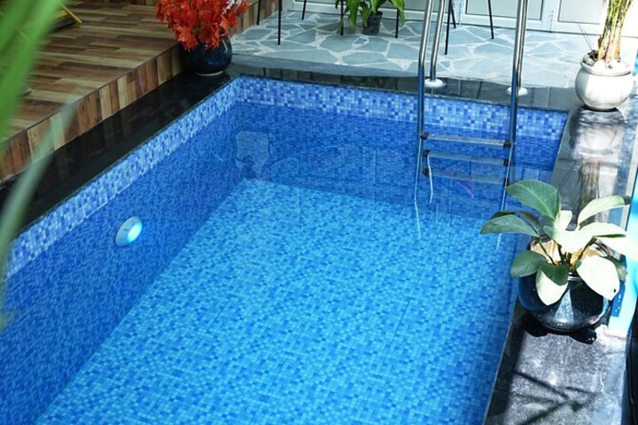 Pool 53 of 102