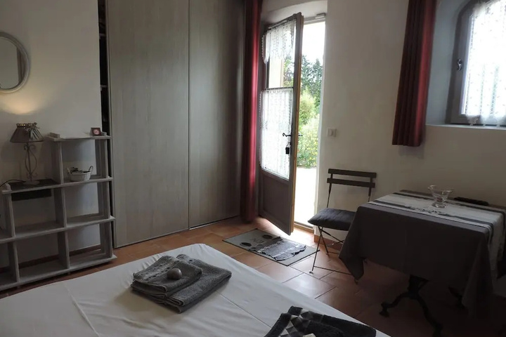Room 4 of 15