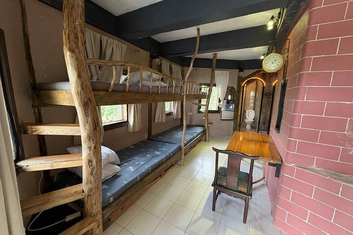 Room 7 of 16