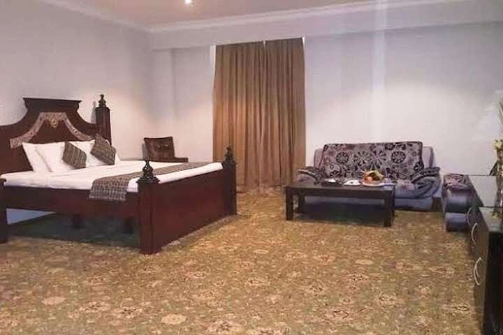 Room 27 of 81