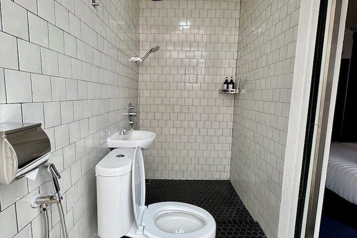 Room 100 of 122
