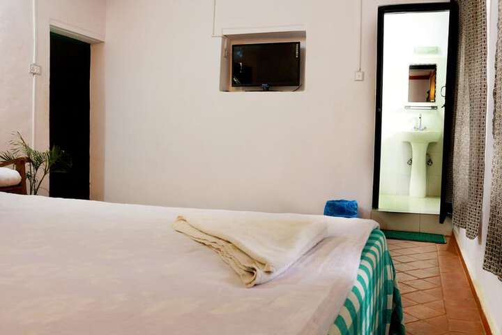 Room 6 of 8