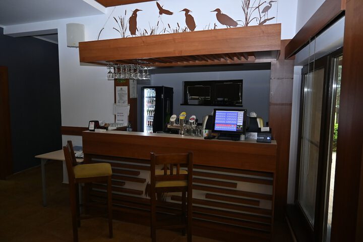 Check-in/check-out kiosk