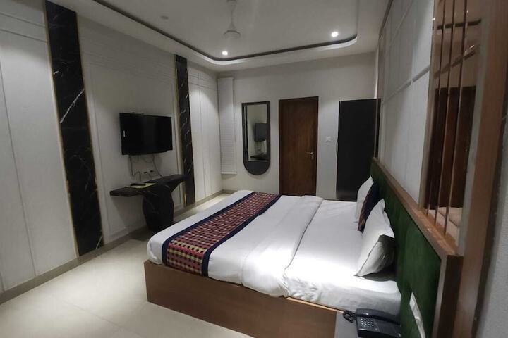 Room 19 of 50