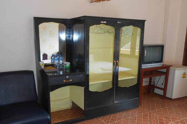 Room 8 of 13
