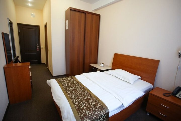 Room 12 of 26