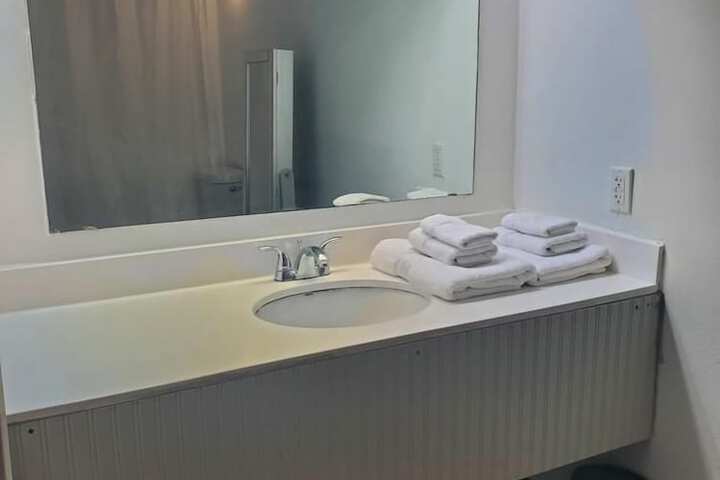Room 9 of 12