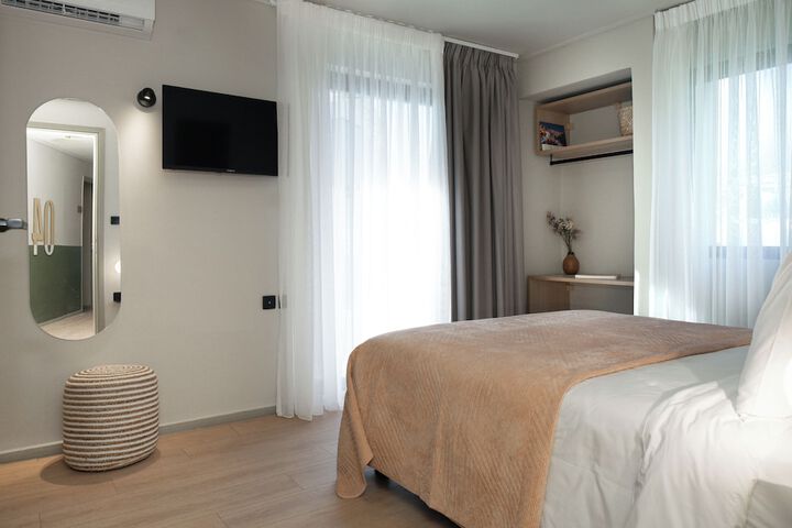 Room 4 of 63