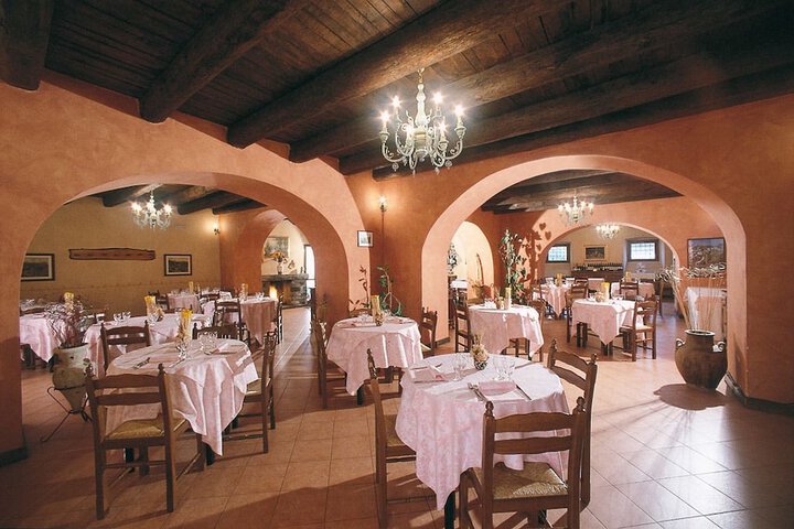 Dining 22 of 48