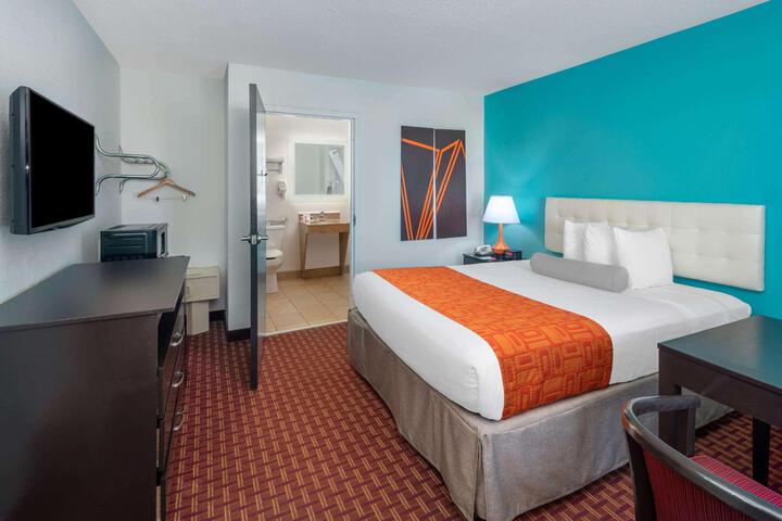 1 Queen Bed Mobility Accessible (2 of 12)