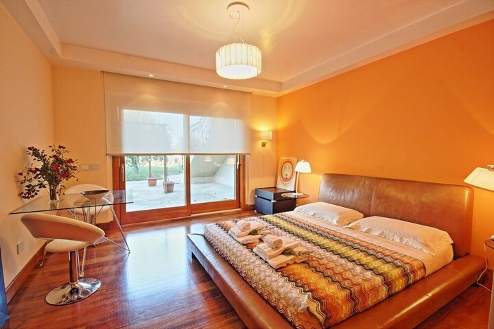 Room 6 of 61