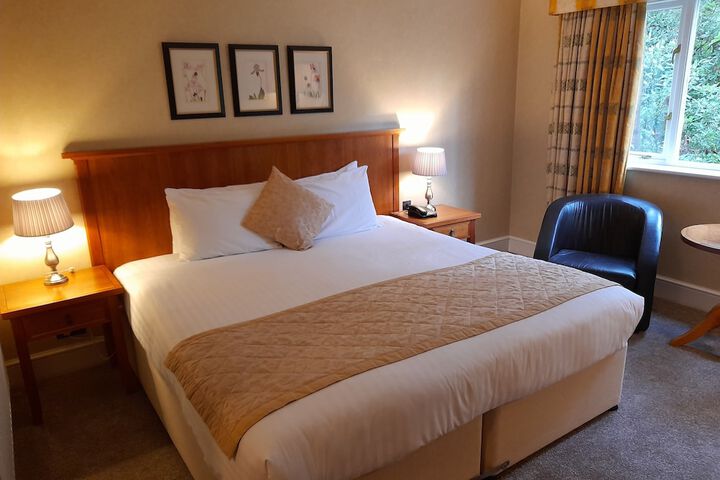 Room 34 of 142