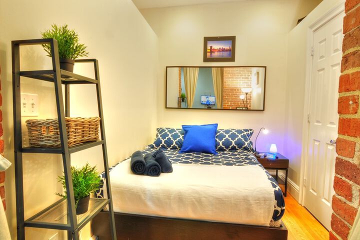 Room 4 of 214