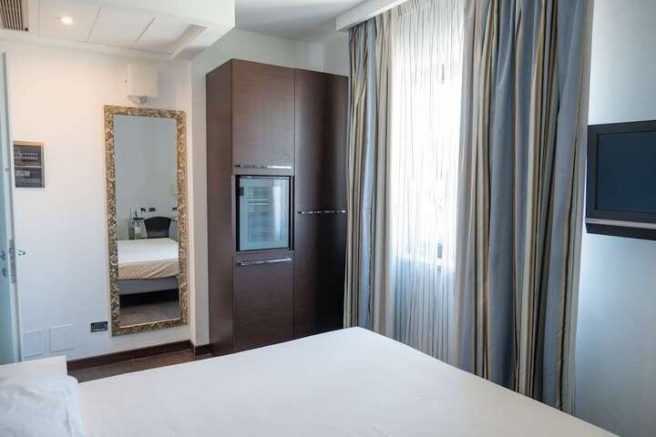 Room 5 of 52