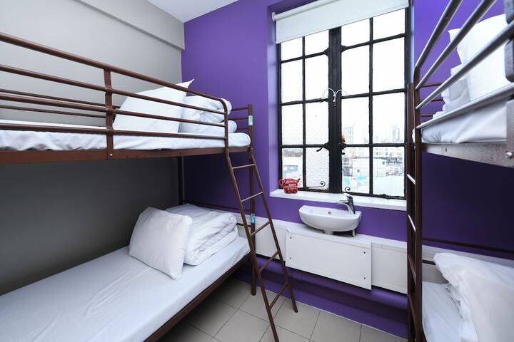 Room 46 of 98