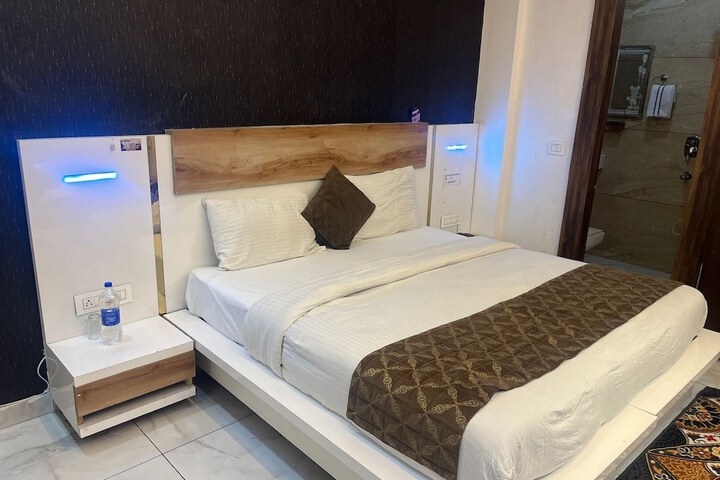 Room 8 of 42