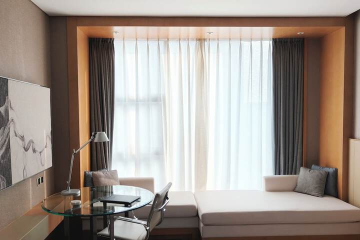 Room 8 of 43