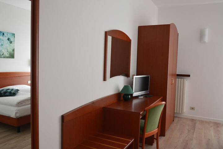 Room 6 of 68